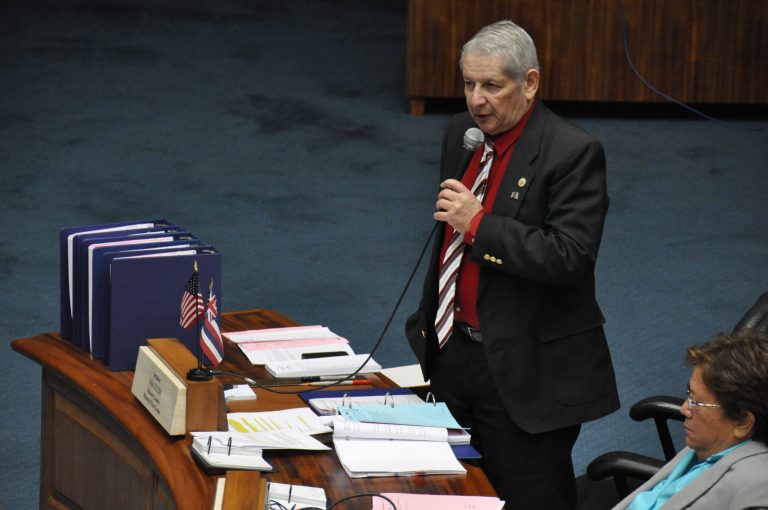 Senator seeks Hawaii health exchange information