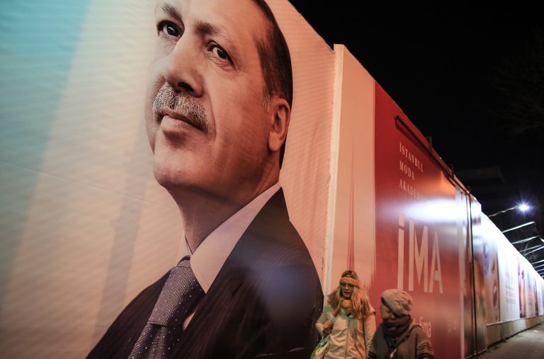 Turkish court backs Twitter but site still blocked