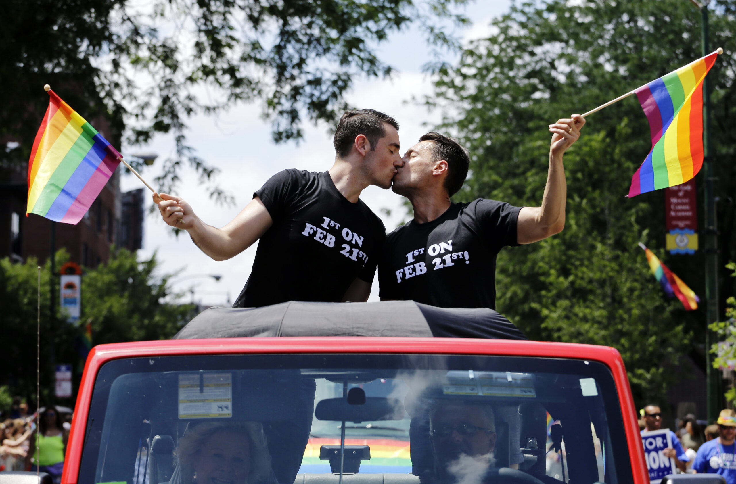 1st gay pride parade in Chicago since marriage law