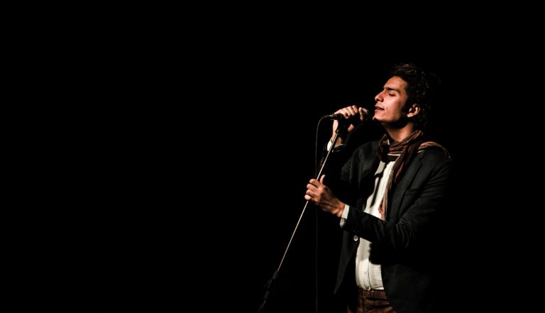 Egypt revolutionary singer stopped from performing