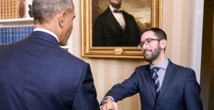 PHOTO: Alleged whistleblower Eric Ciaramella shakes hands with Barack Obama in Oval Office