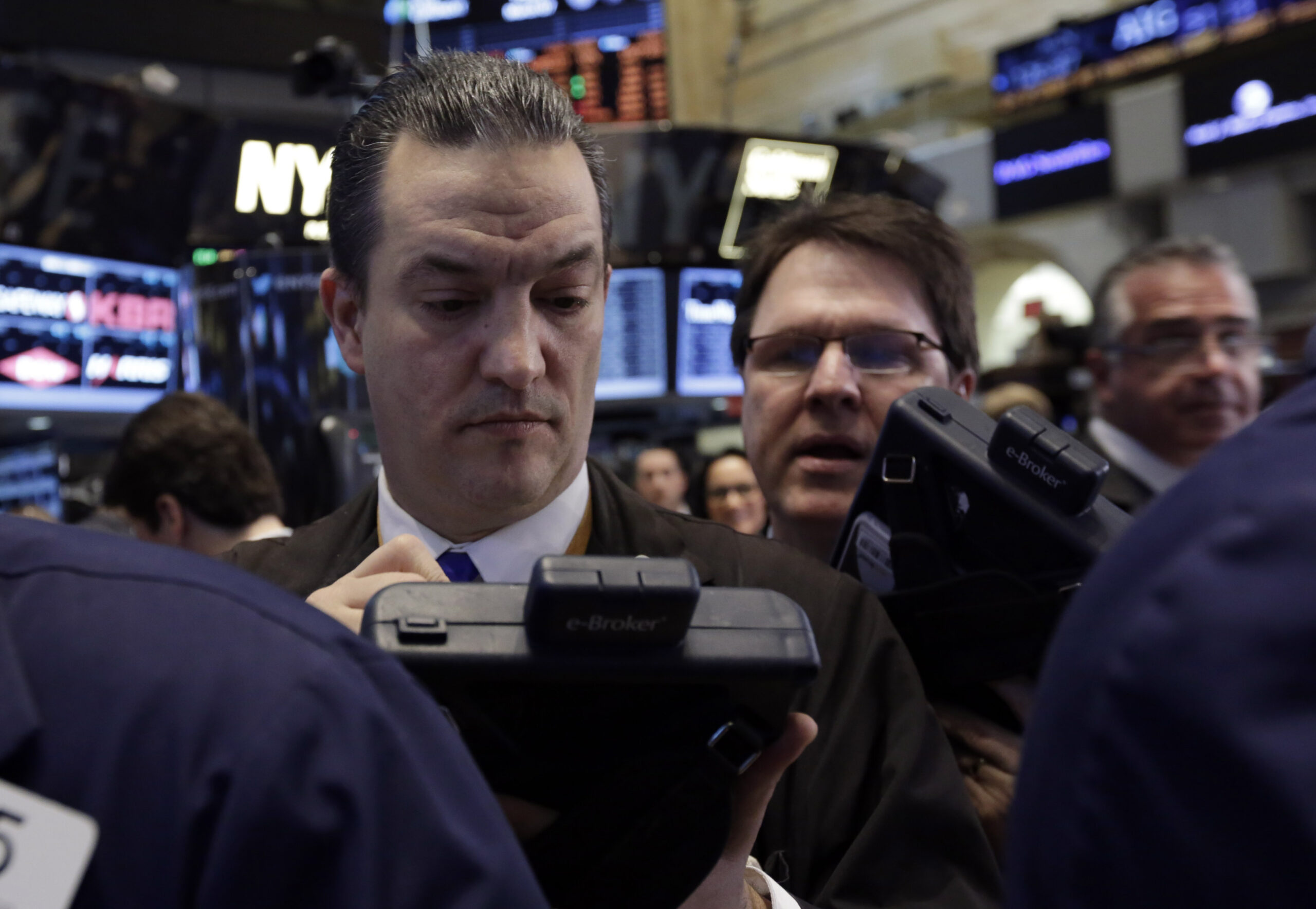 US stocks head lower for a third day straight
