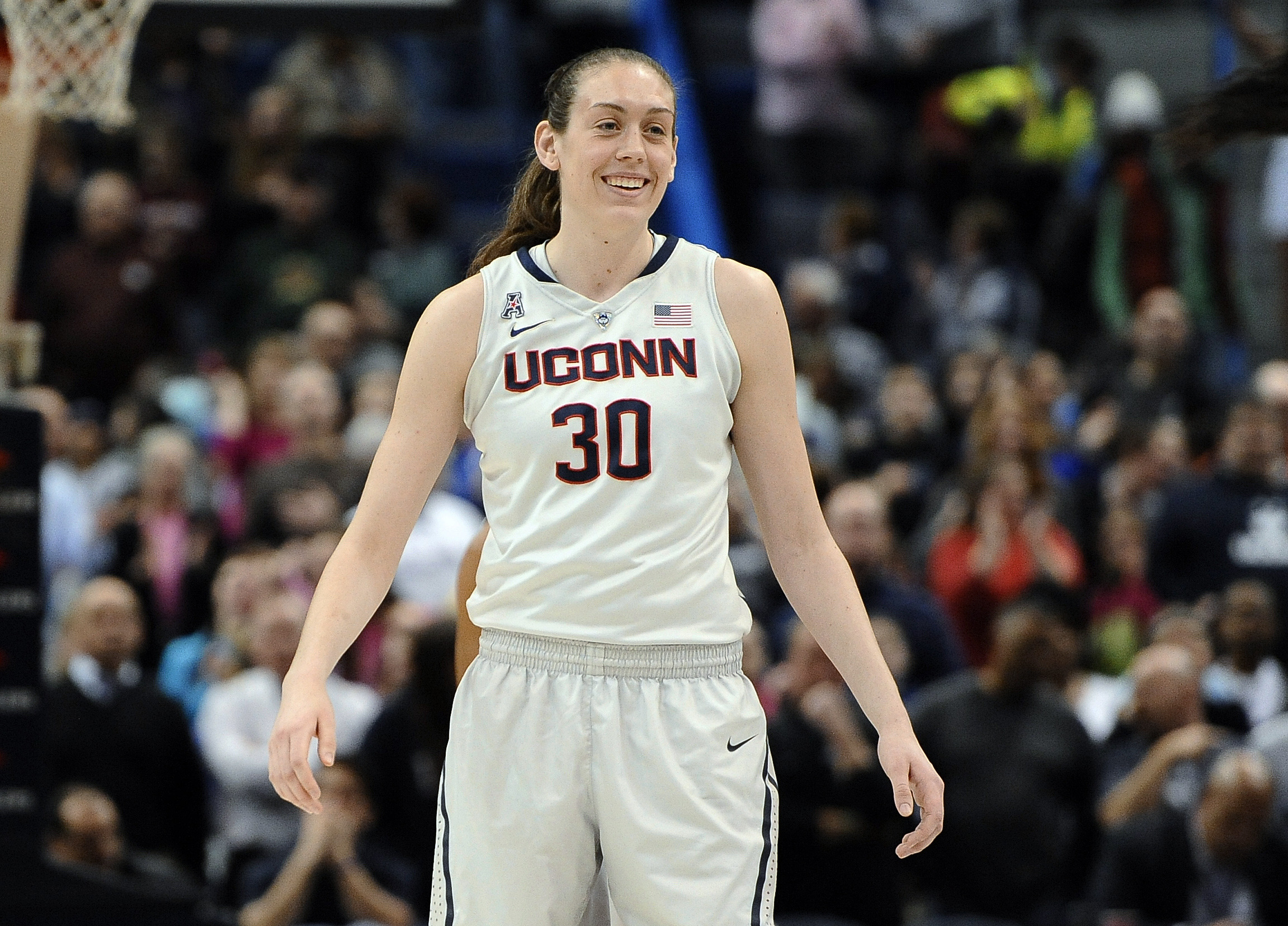 Obama predicts UConn in his women’s NCAA bracket