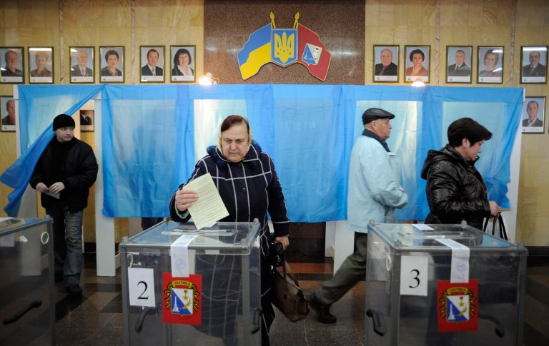 White House rejects Crimean referendum