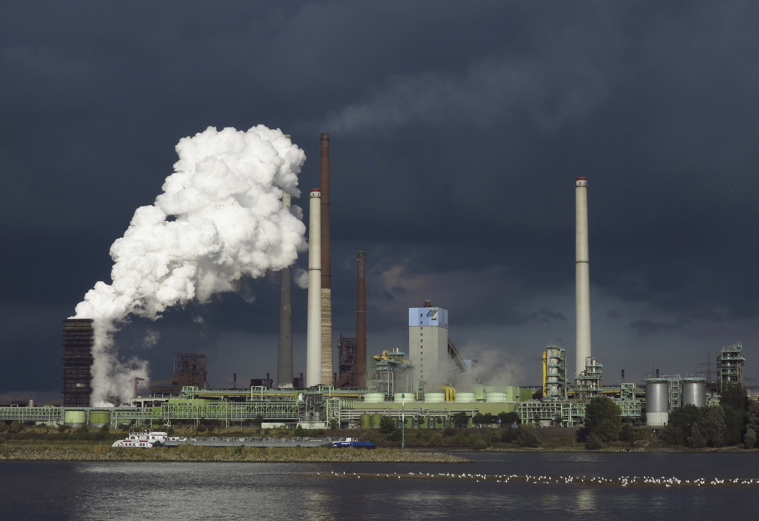 German business optimism slips amid Ukraine crisis