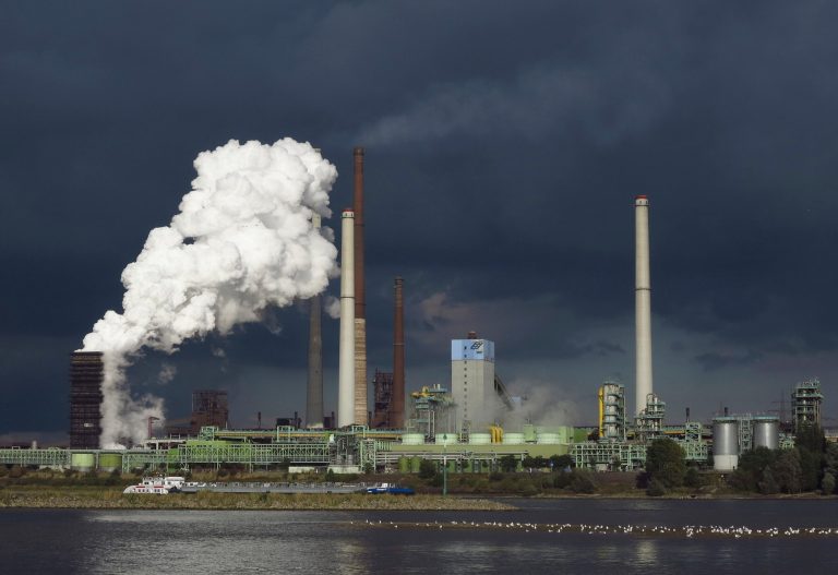 German business optimism slips amid Ukraine crisis