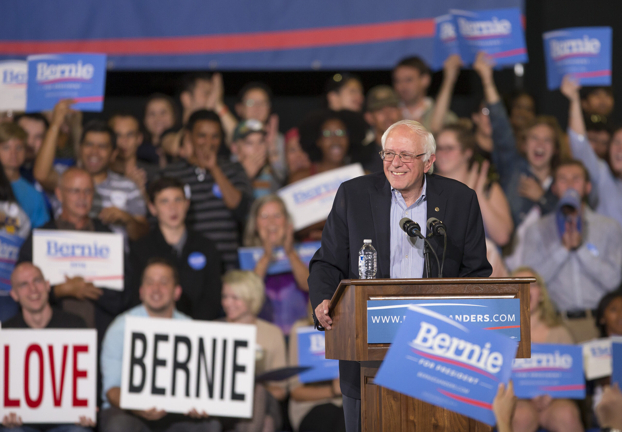 Sanders to huge NC crowd: Establishment nervous