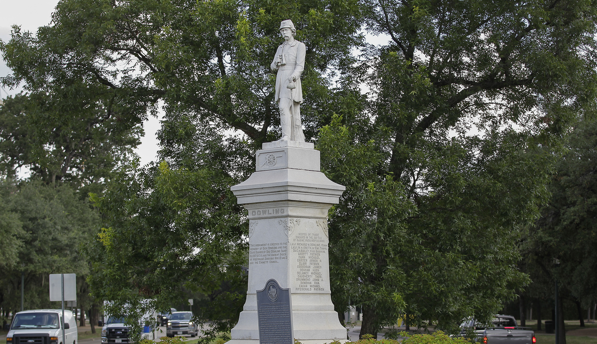 Man arrested trying to plant explosives on Confederate statue in Houston, police say