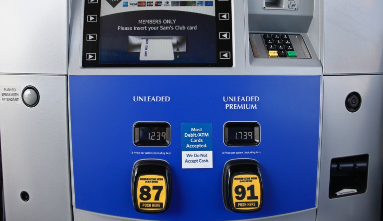 Gas prices fall heading into the weekend