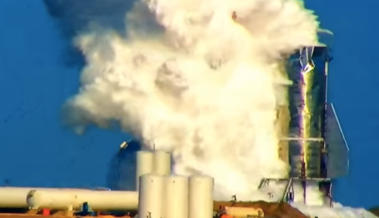 Steam pours from SpaceX Starship after model explodes during pressure testing