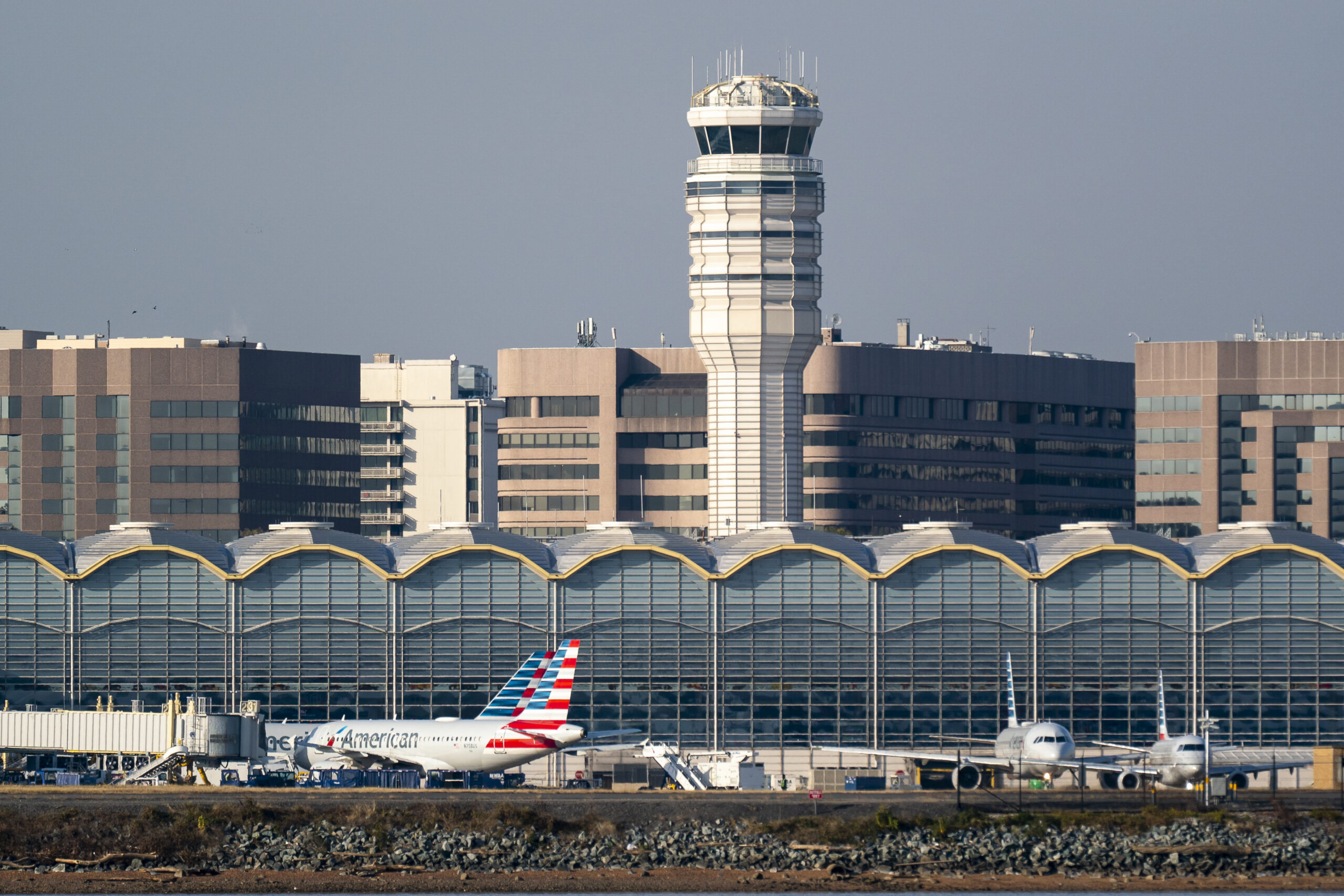Senate commerce committee moves to add more slots at DCA despite pushback