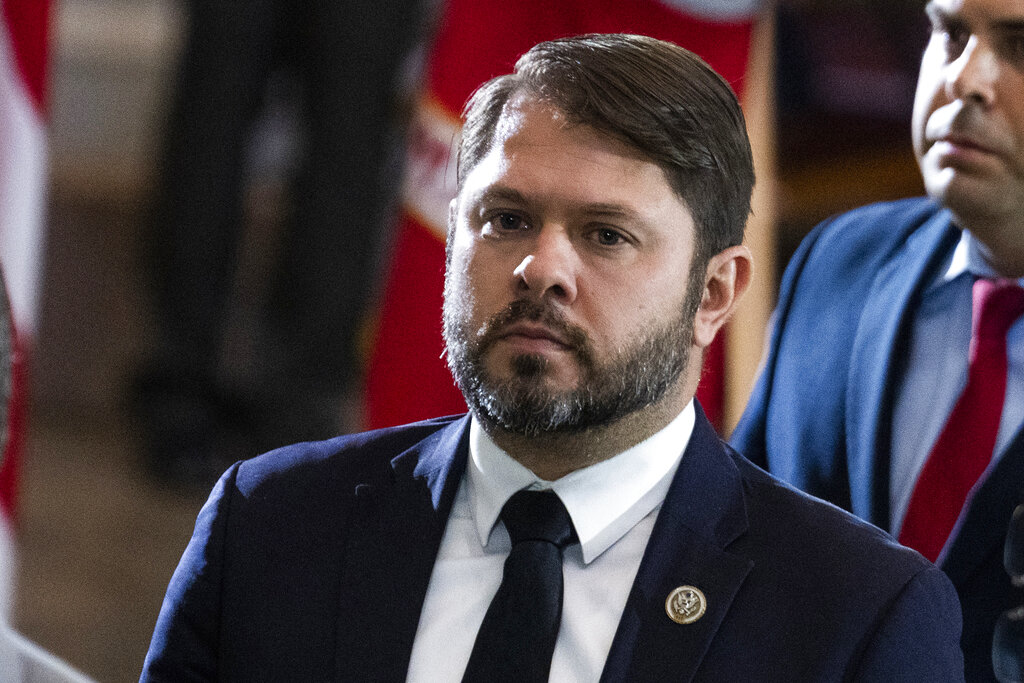 ‘McCain-syle Republicans’ choose Gallego over Lake in Arizona Senate: Poll