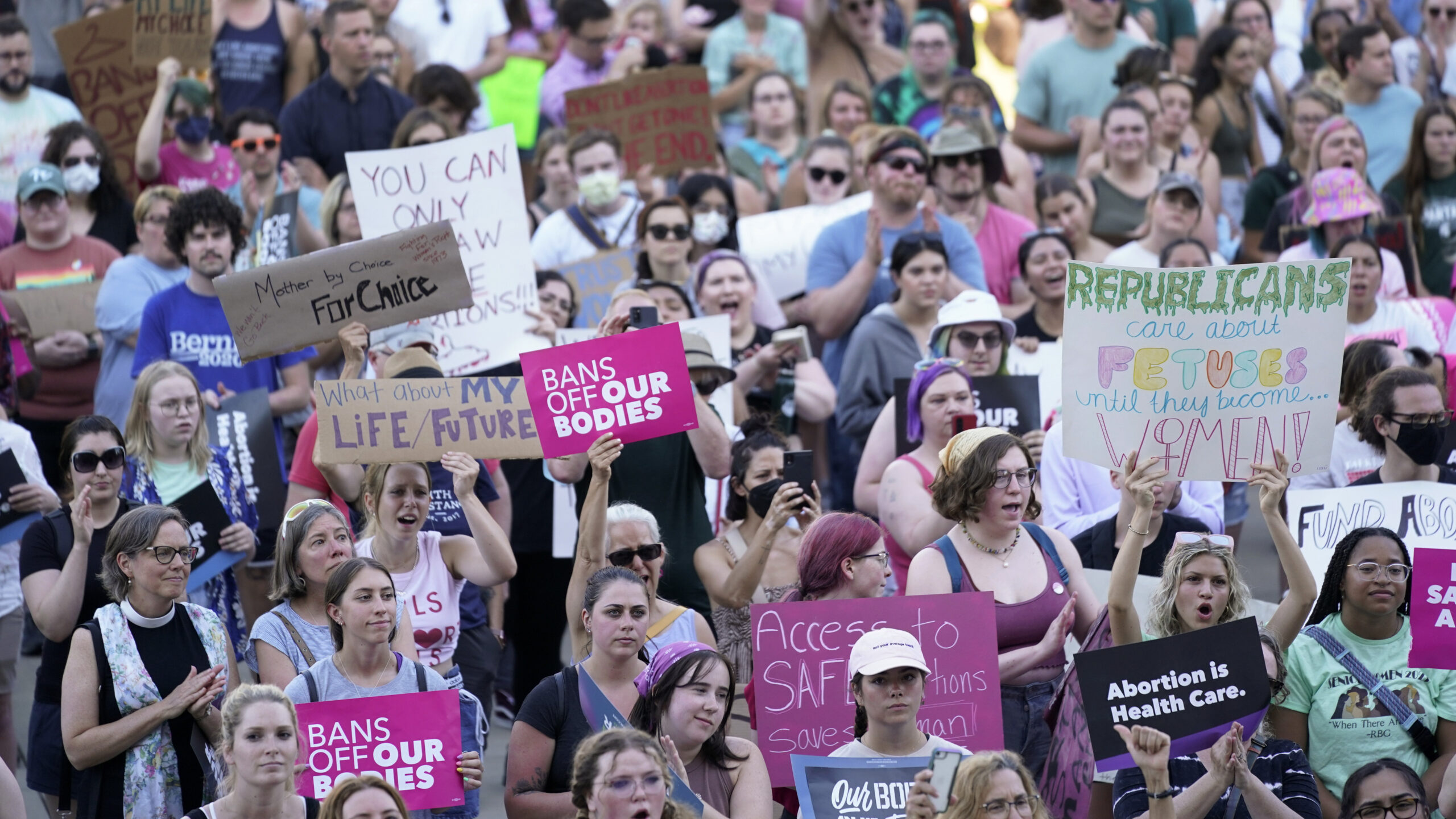Abortion-rights activists sue to undo Michigan 24-hour waiting period