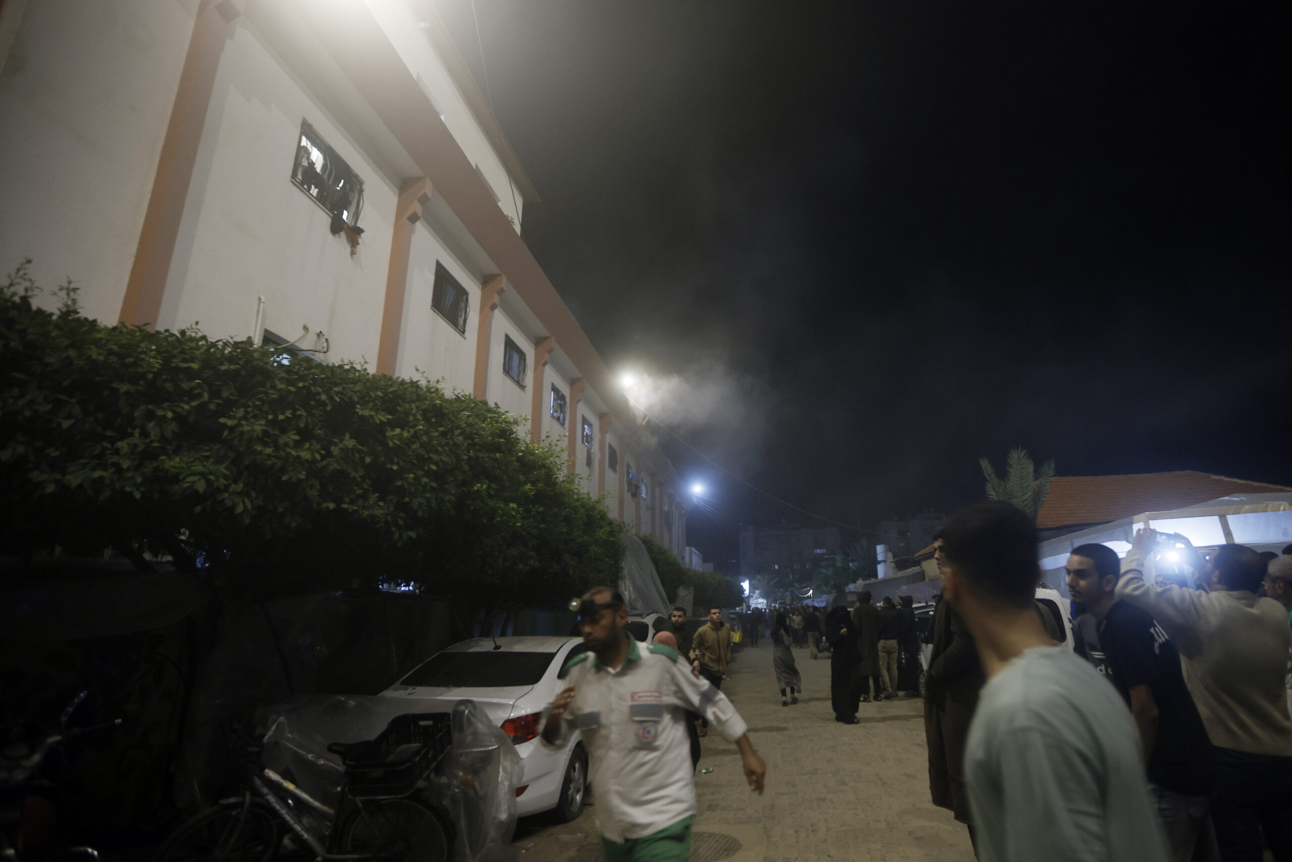 Israeli forces arrest Hamas operatives in hospital raid