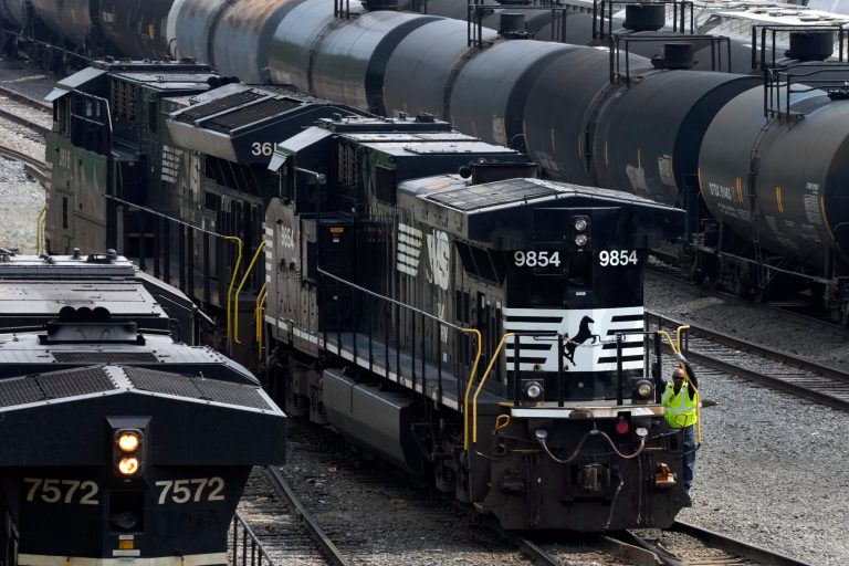Train derailment spills hundreds of gallons of diesel fuel in Colorado