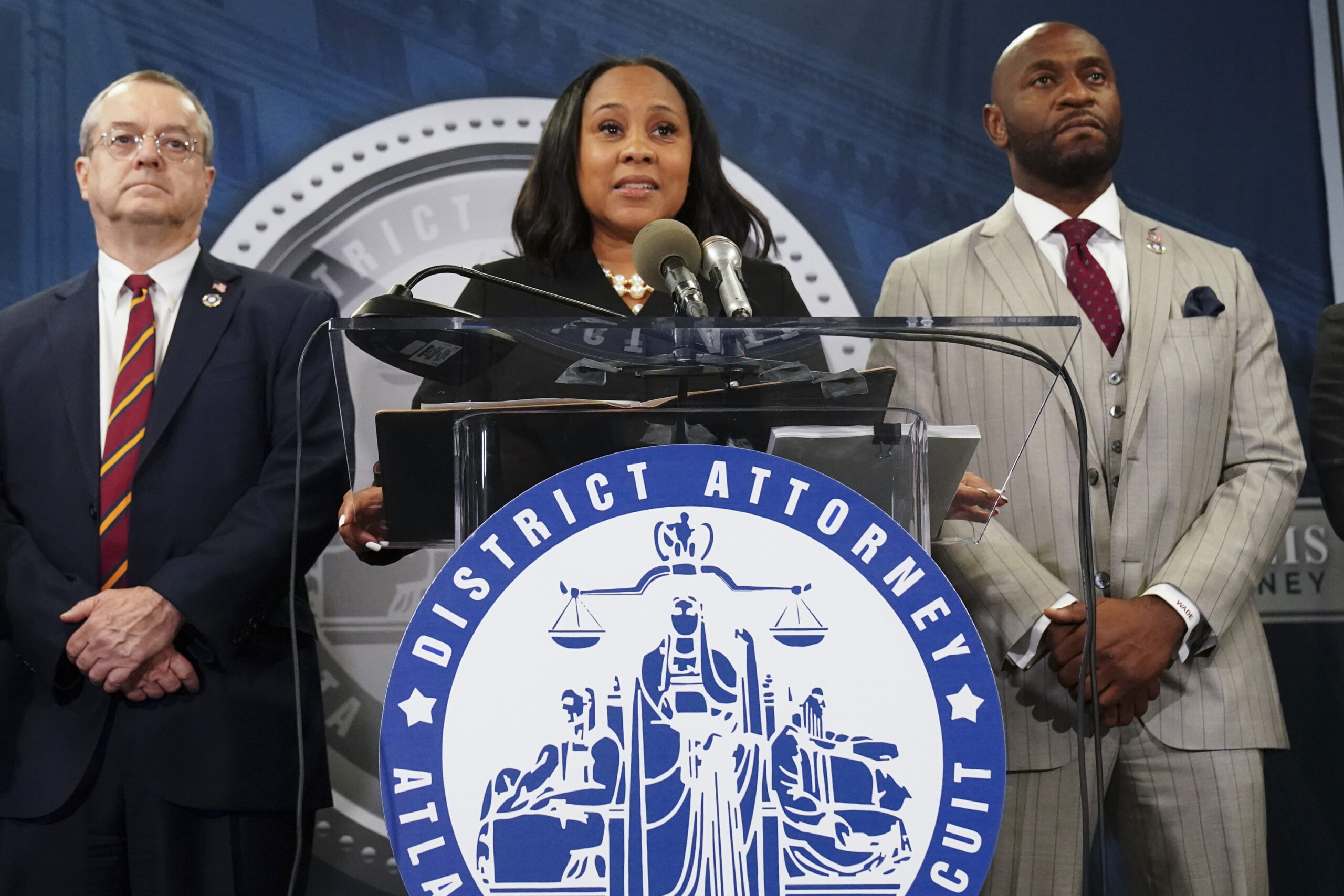 Cell phone data doesn’t prove Willis and Wade lied about relationship: Fulton County DA