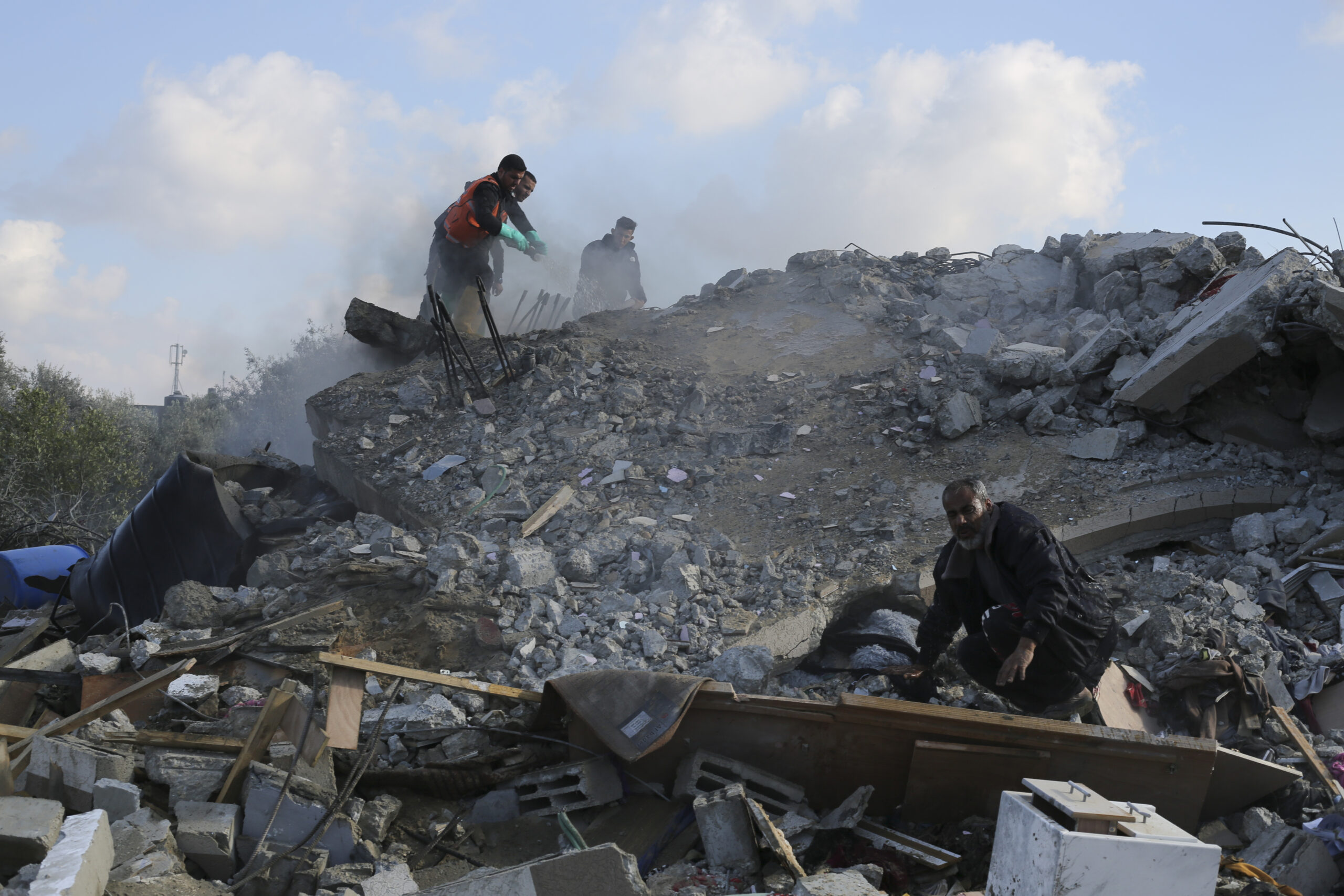 Israeli airstrike kills 44 Palestinians hours after Netanyahu announces ground invasion