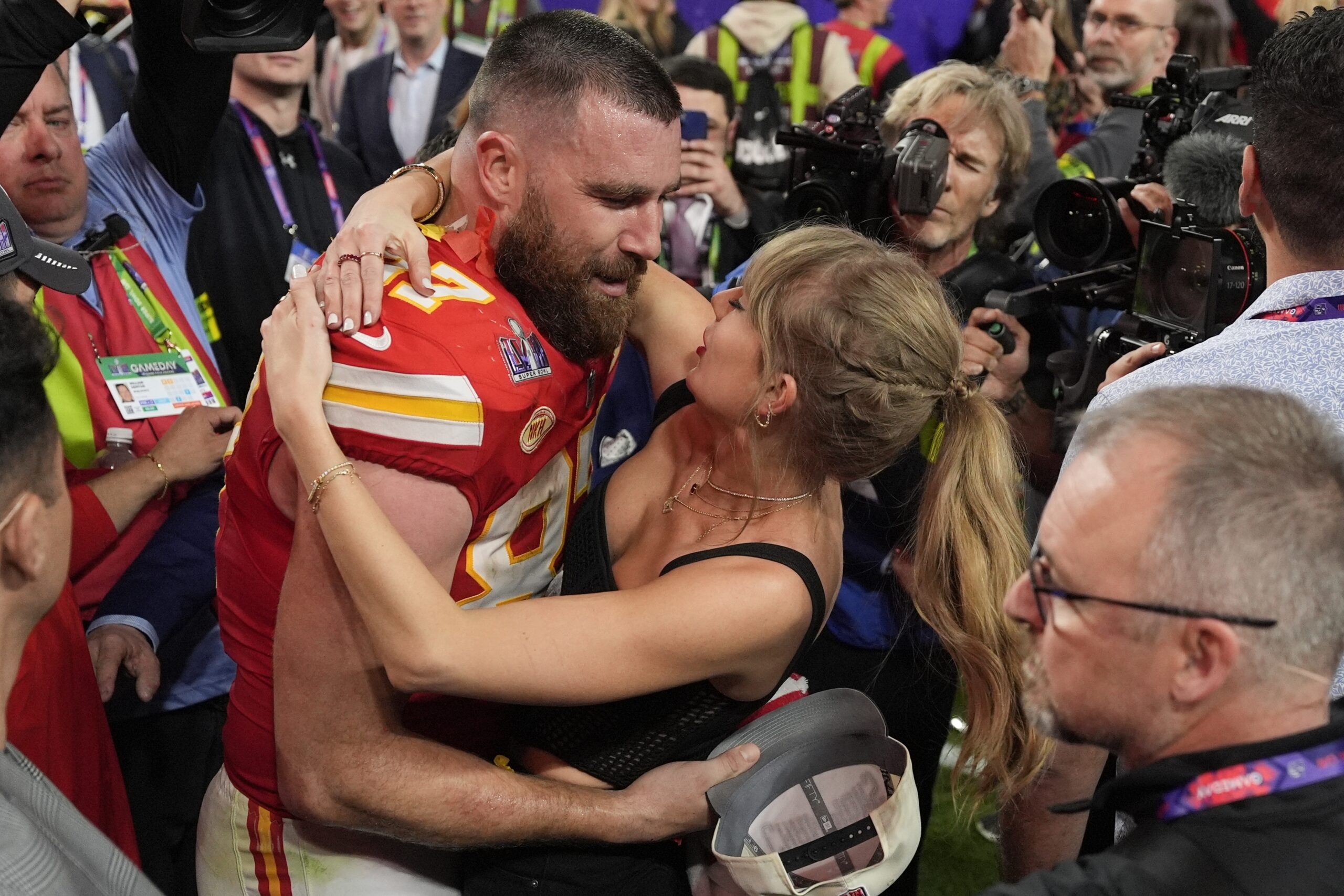 More Gen Z women are ‘stubbornly attracted to masculine men’ amid Taylor Swift-Travis Kelce romance
