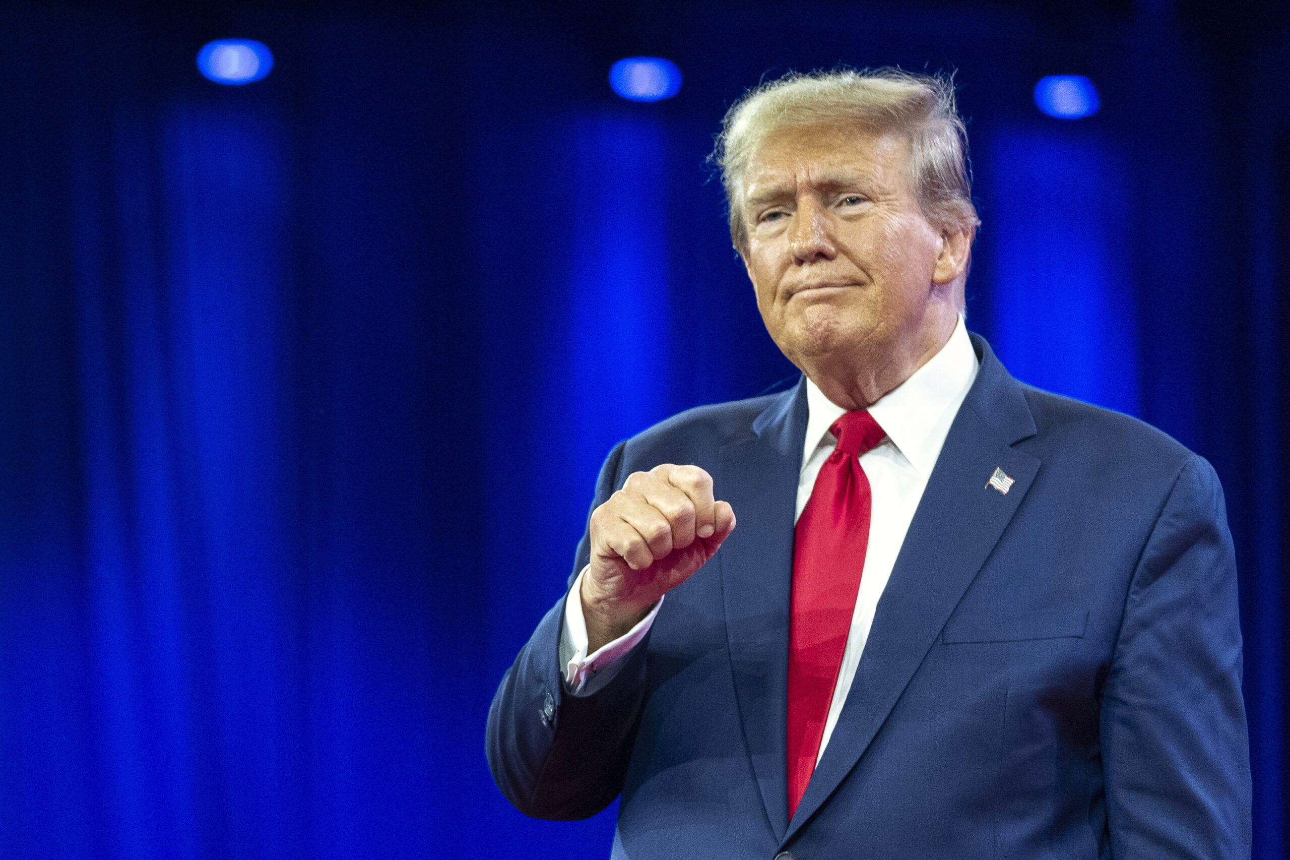 DNC billboard attack ad to greet Trump at Texas border