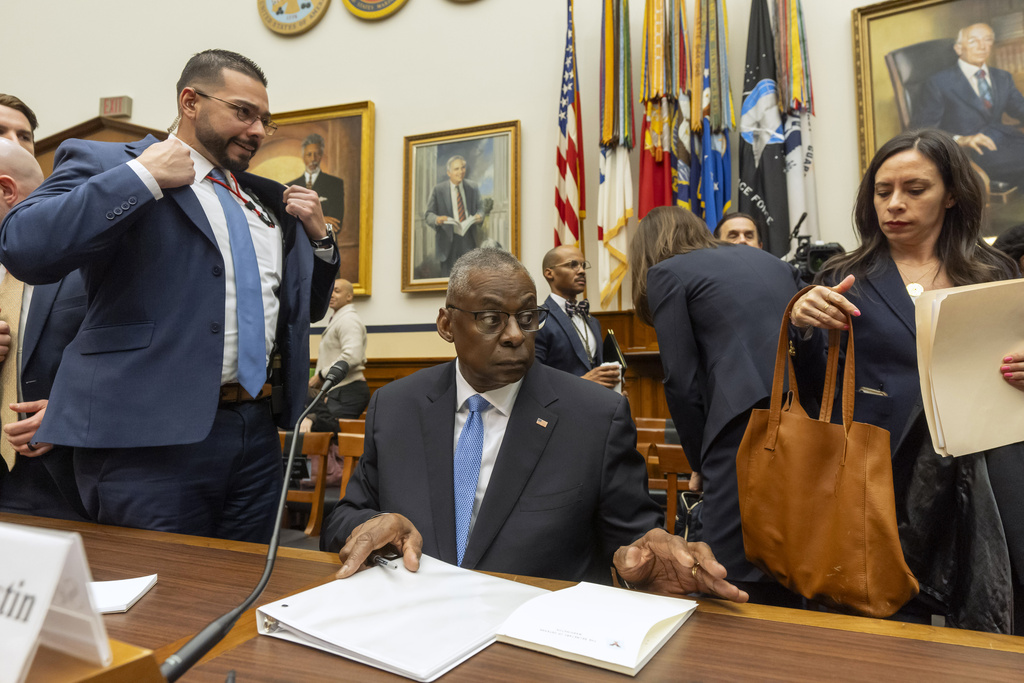 Reporter’s Notebook: Ukraine aid and Lloyd Austin’s congressional testimony