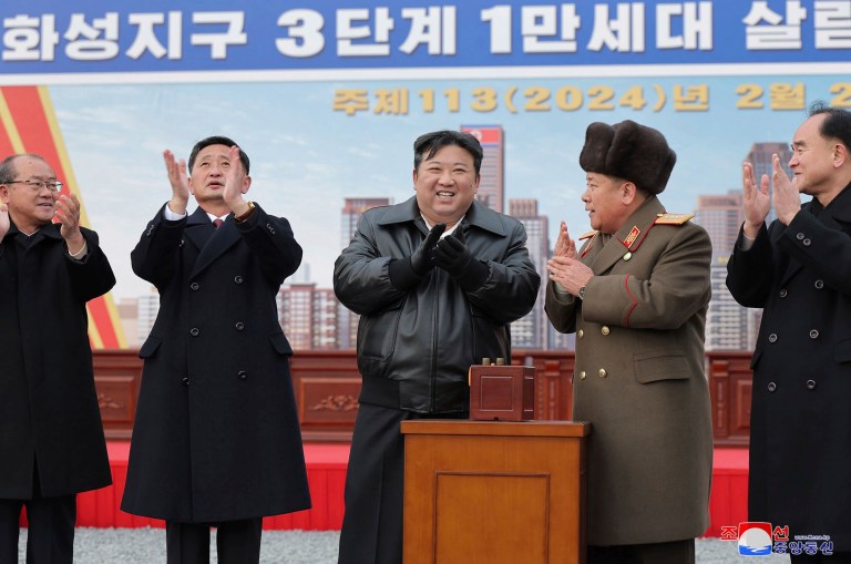 North Korea barters artillery for food from Russia