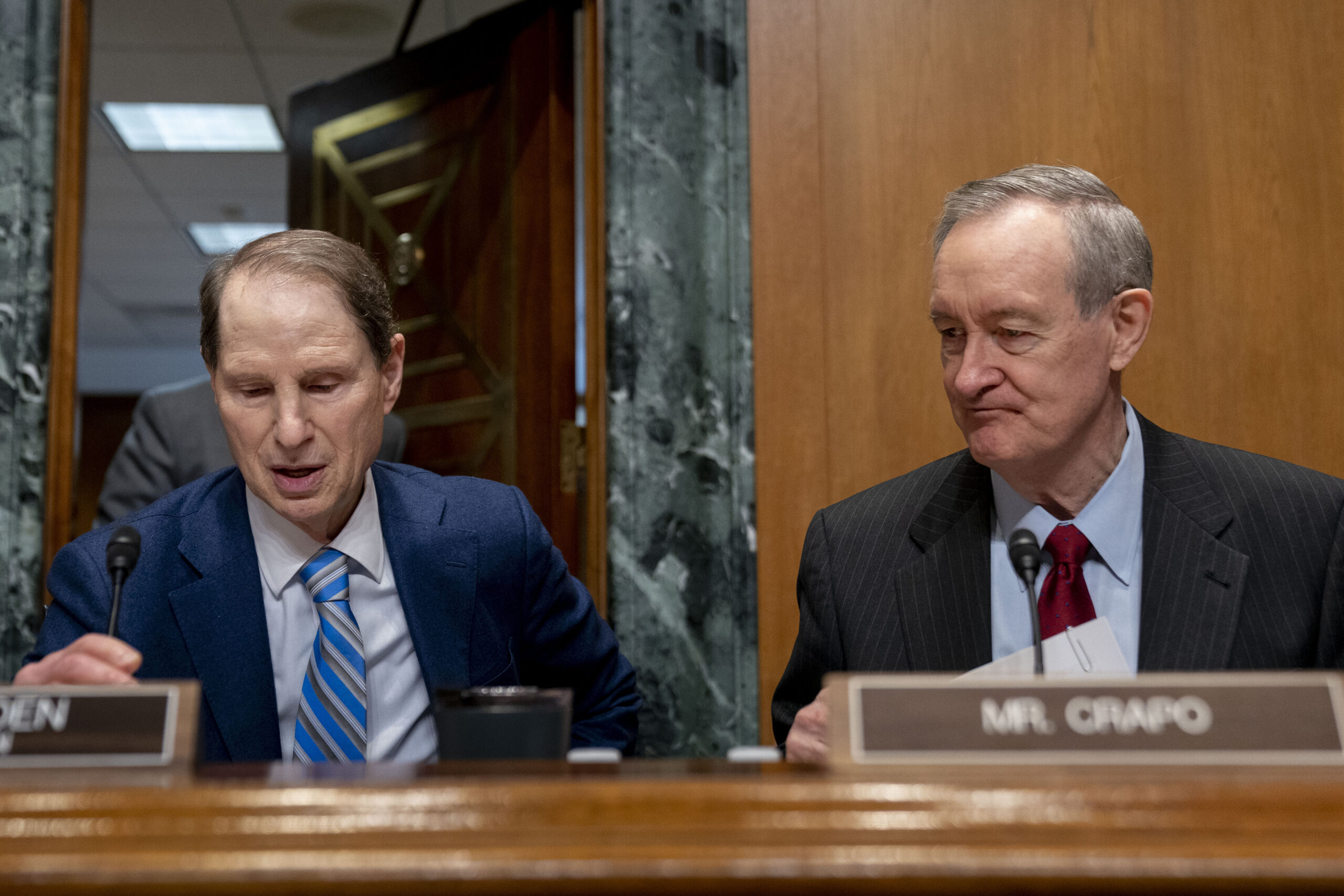 Senators aim to pass bipartisan pharmacy benefits manager reform in government funding bill