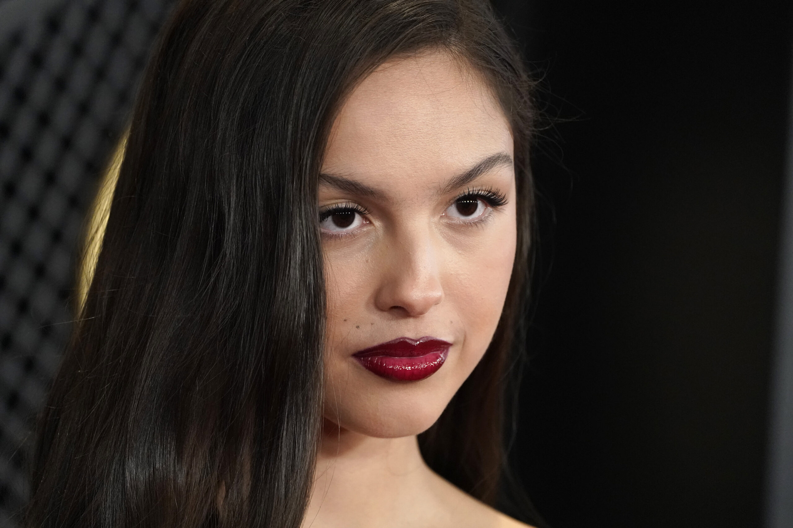 Olivia Rodrigo hands out Plan B pills to Missouri concertgoers