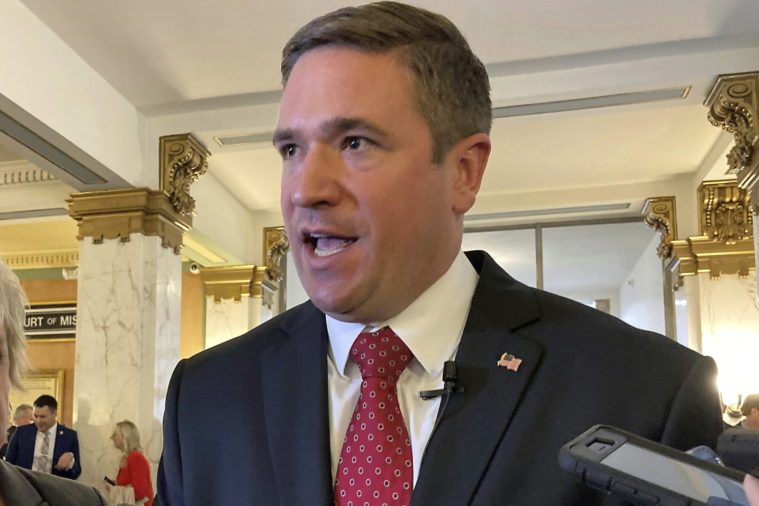 Missouri AG looks into social workers, therapists in transgender clinic investigation