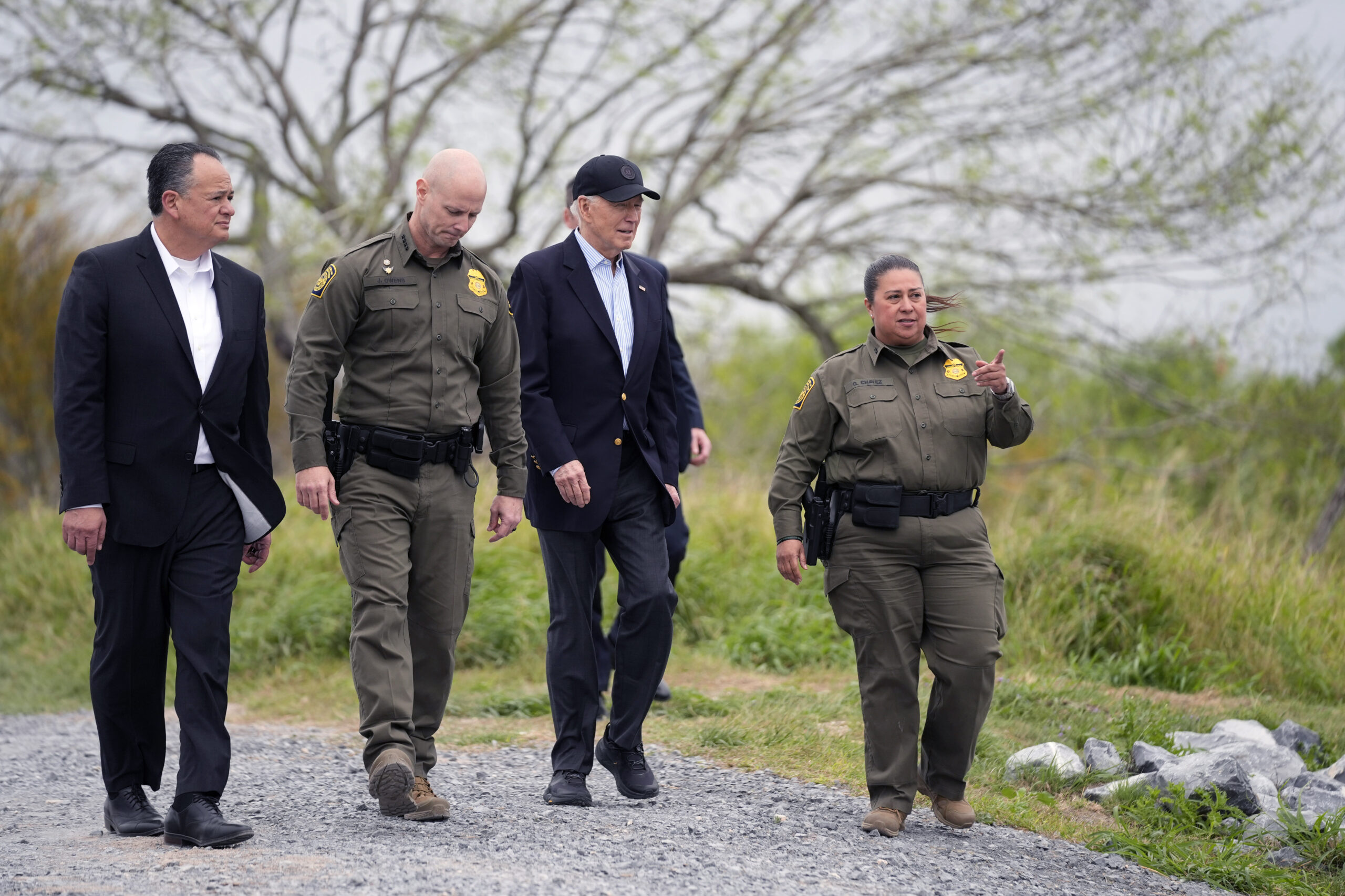 The Debrief with Conn Carroll: Trump and Biden visit the border