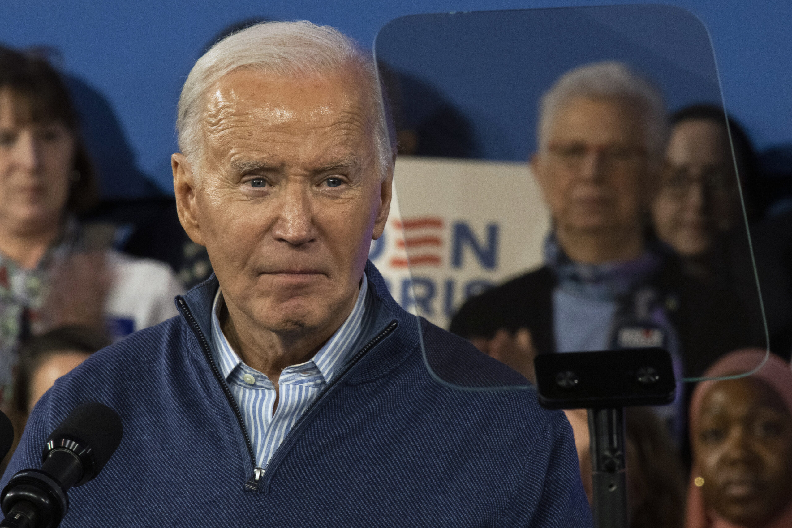 Minibus signed by Biden, averting a government shutdown