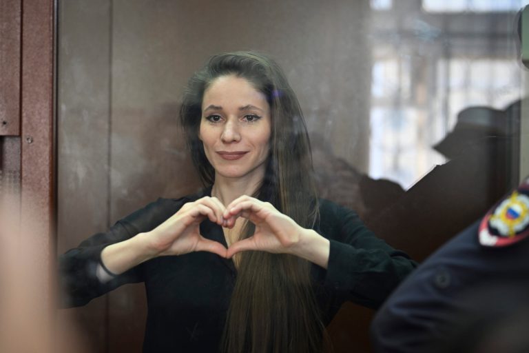 Russian journalist who covered Navalny trials detained on charges of extremism