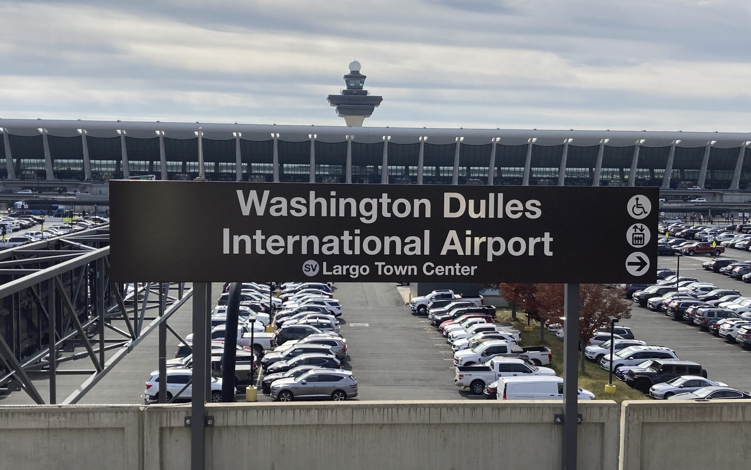 Eighteen people sent to hospital after mobile lounge hits dock at Dulles Airport