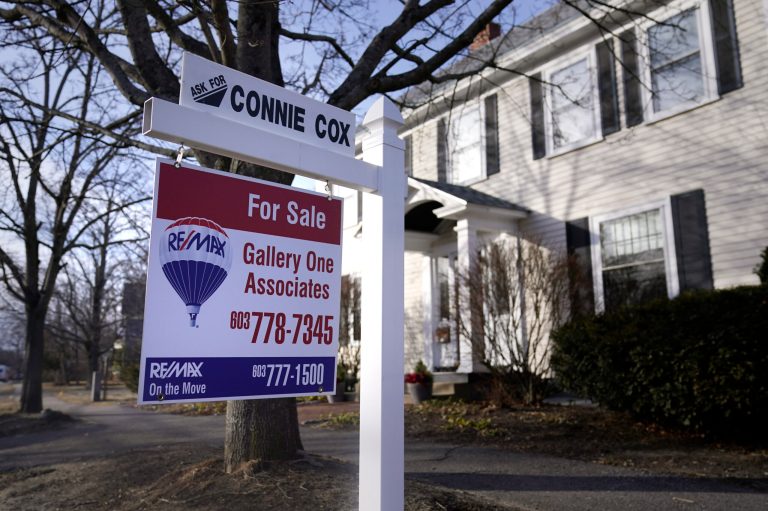 New home sales fell in April as mortgage rates weighed down housing market
