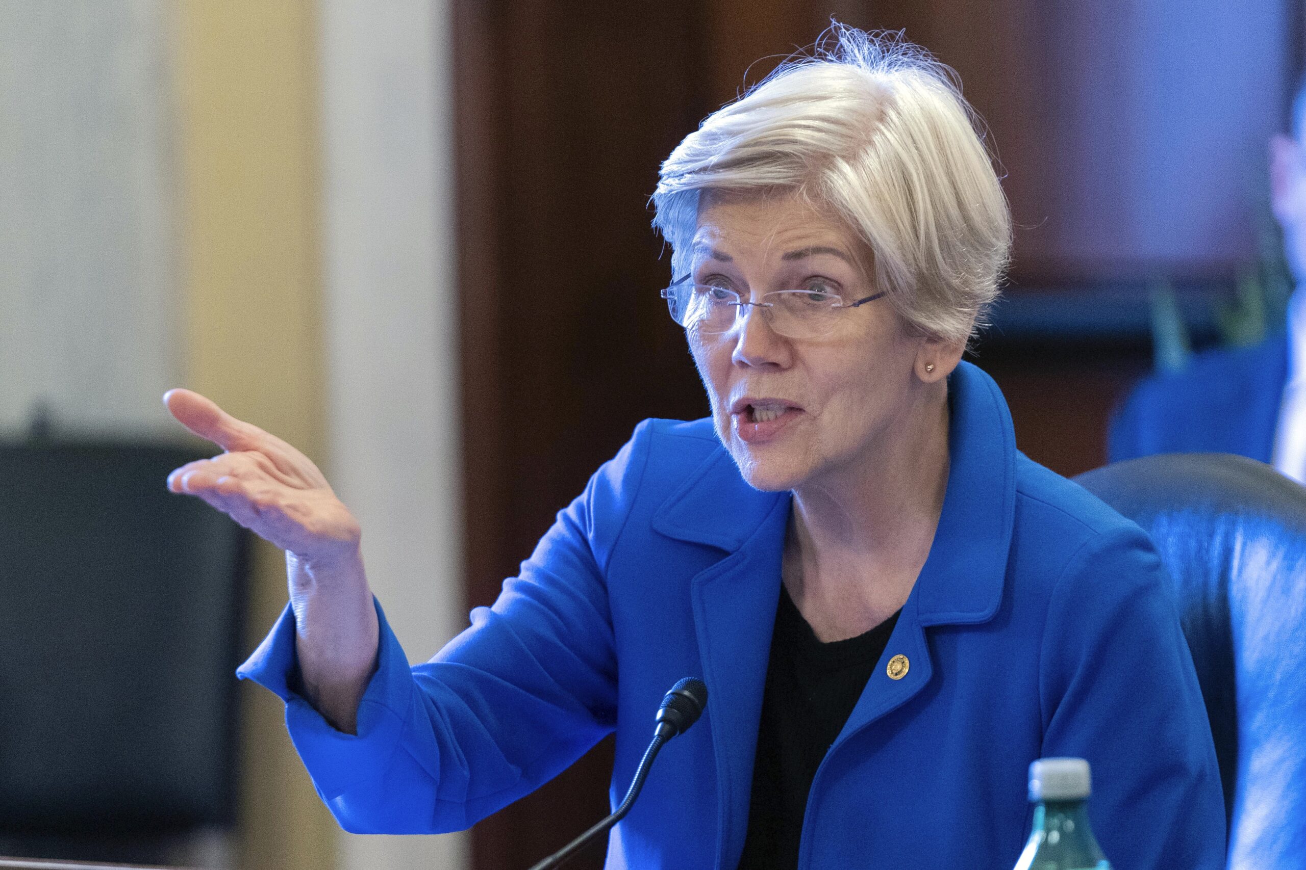 Elizabeth Warren continues to beg Jerome Powell to save Biden with premature rate cut
