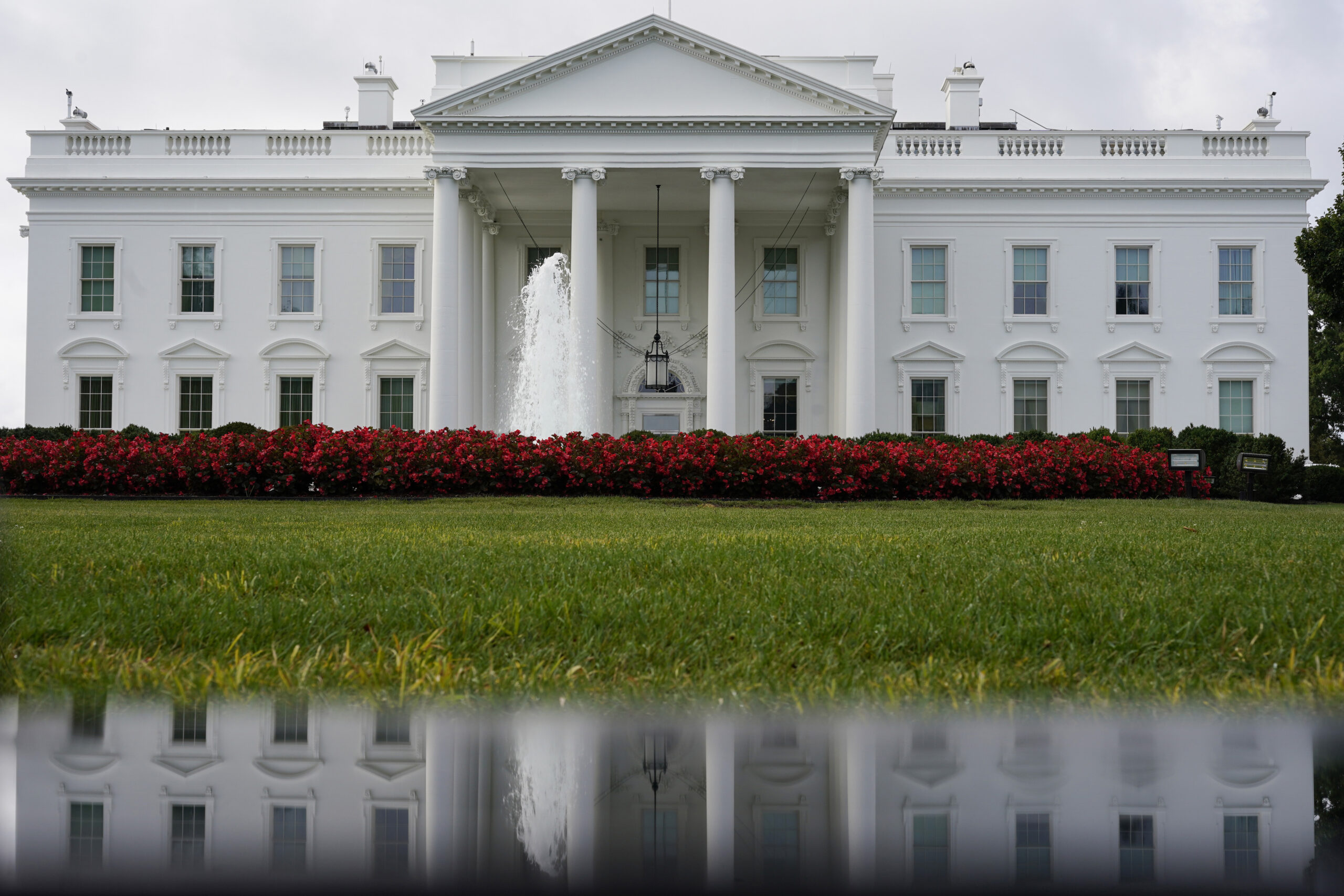 Driver dies following collision into White House perimeter gate