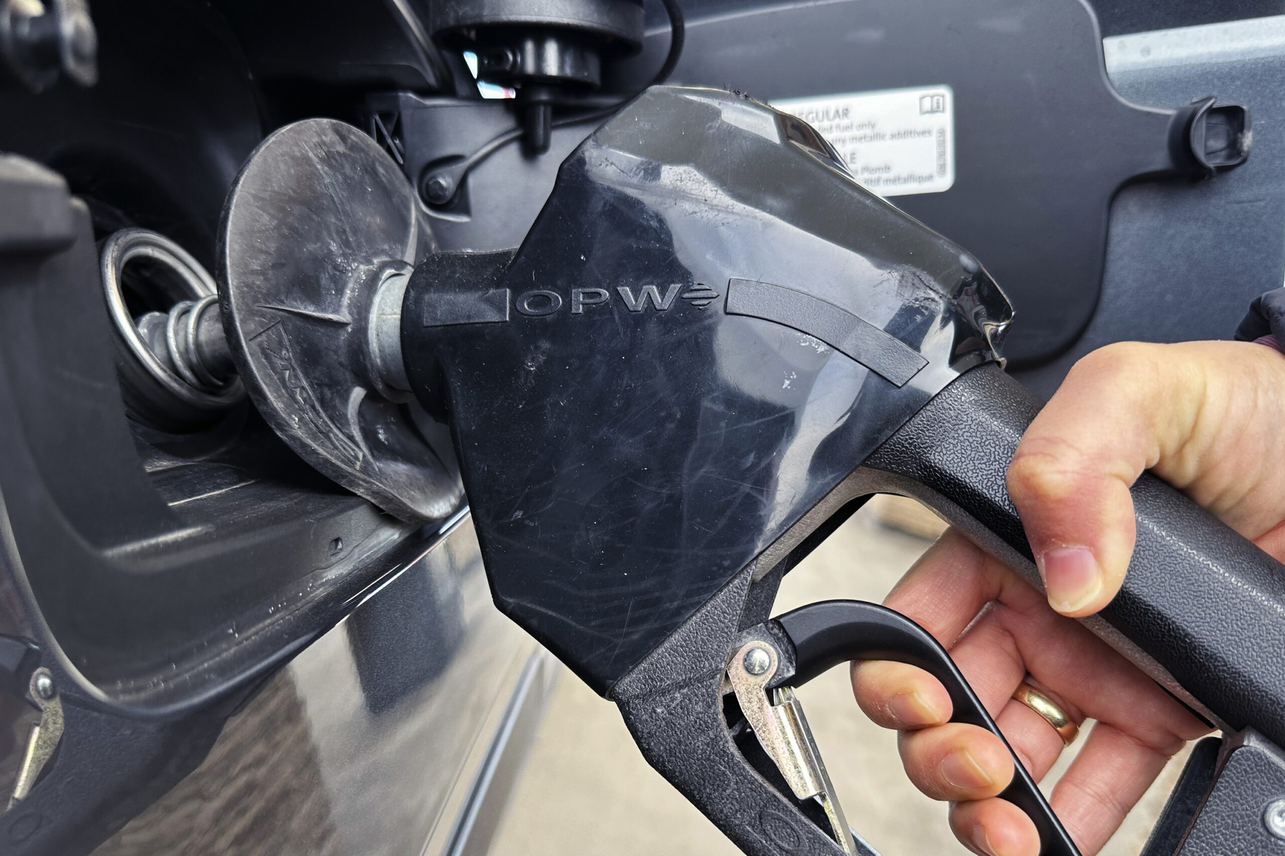 Proposal would freeze Illinois’ gas tax increase for two years