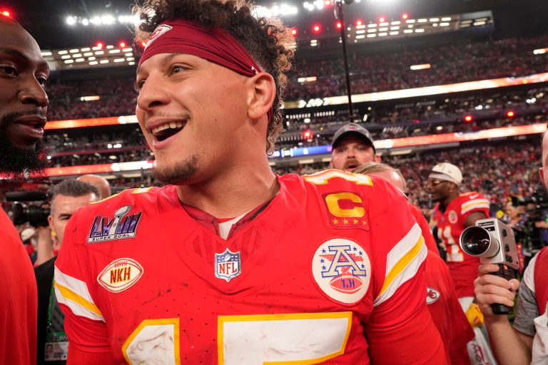 Patrick Mahomes encourages voters to ‘do the research’ over giving his endorsement