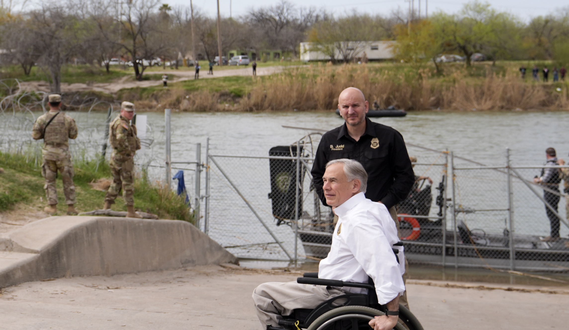Greg Abbott warns migrants of alligators at Texas border