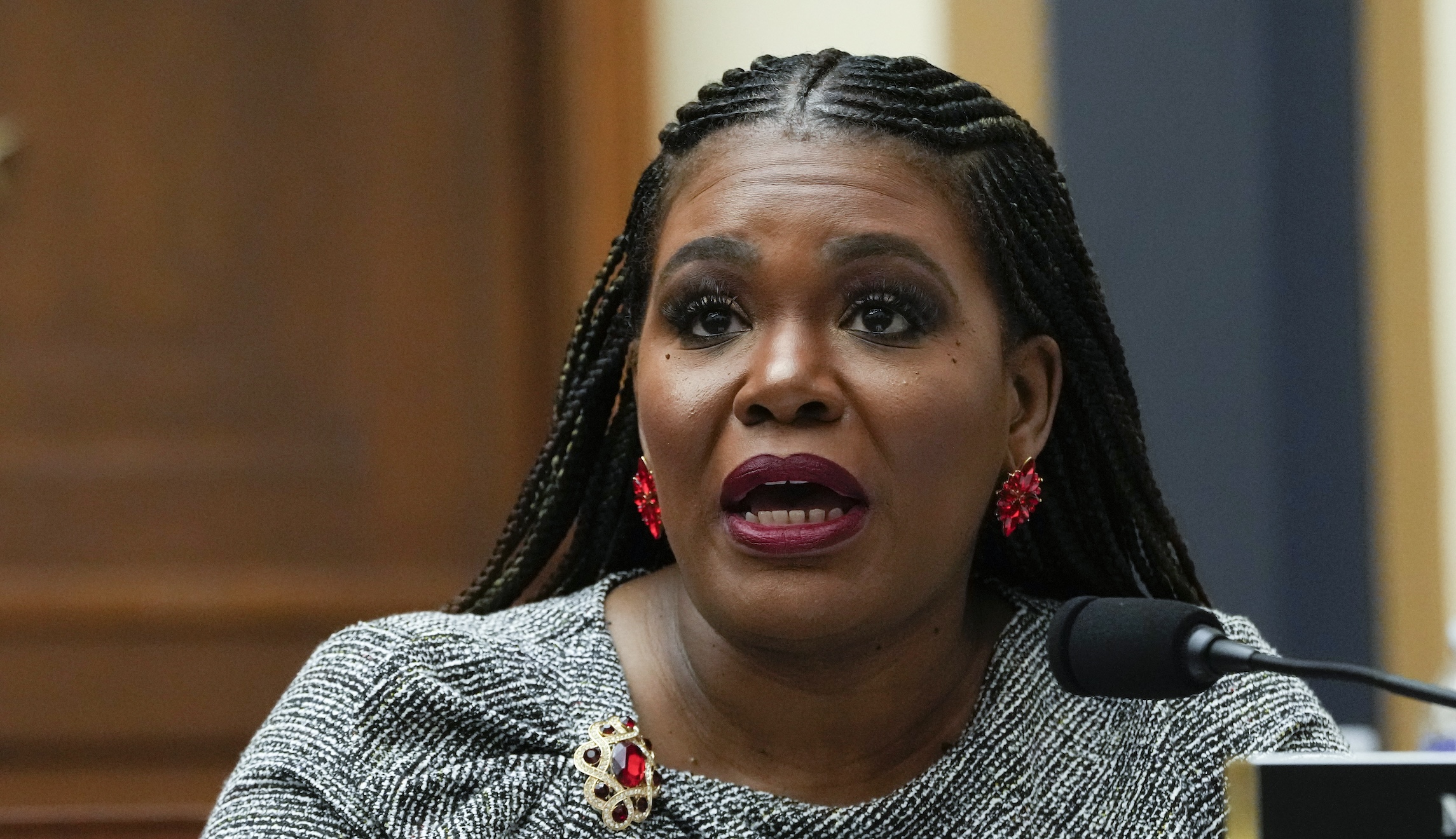 ‘Squad’ Democrat Cori Bush continues to pay husband with campaign funds during DOJ inquiry