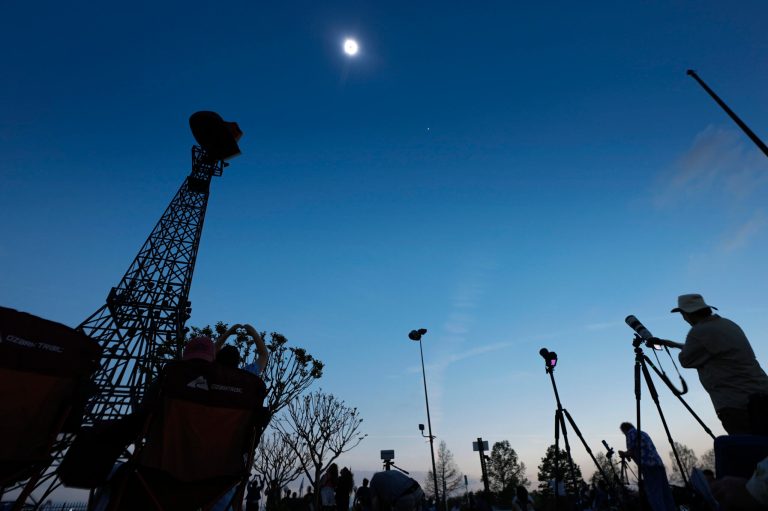 US loses over 30 gigawatts of energy in solar eclipse