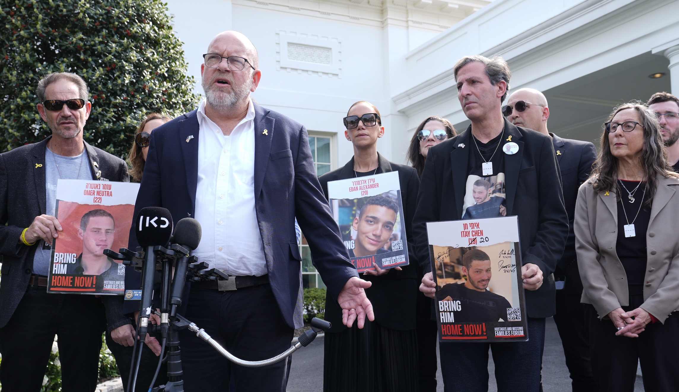 White House urges Hamas to release hostages as relatives meet with Harris