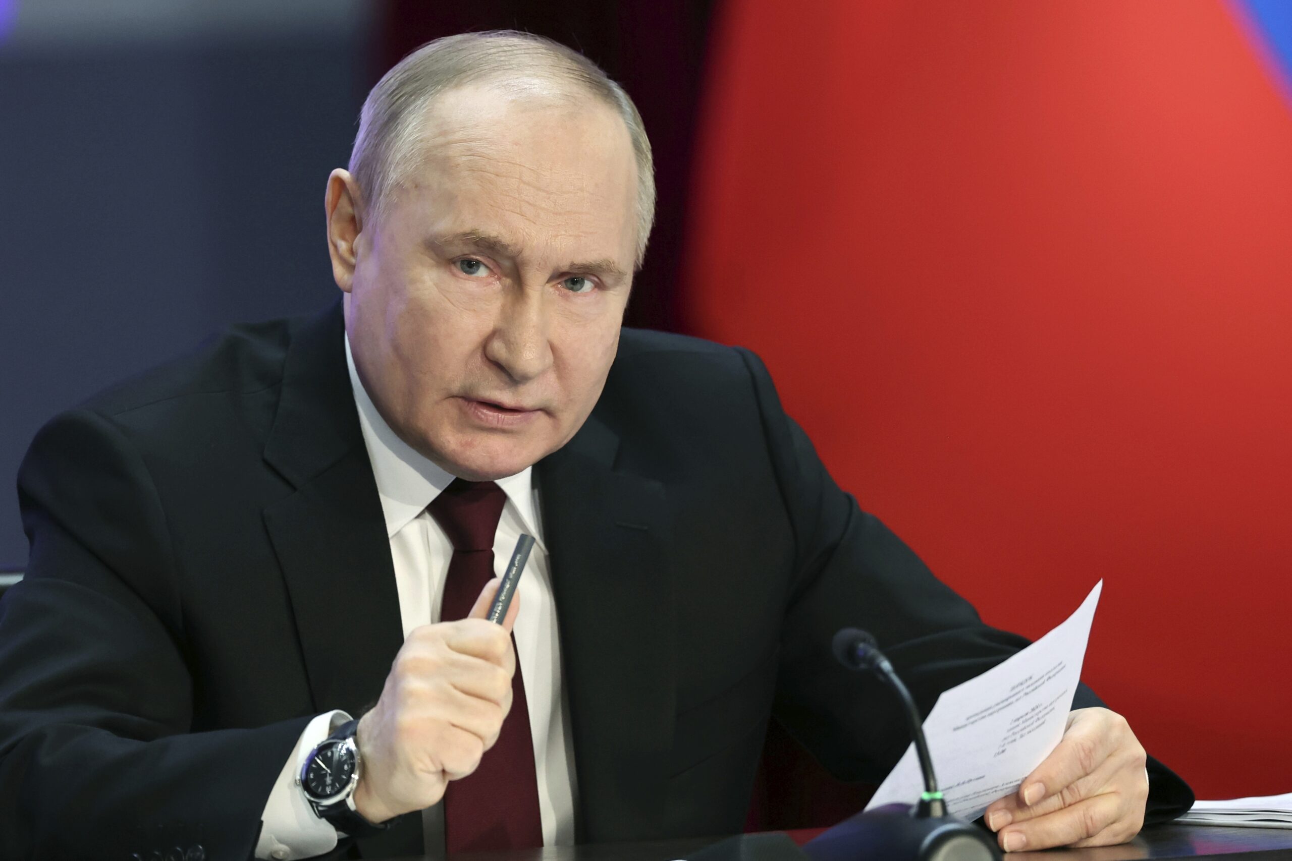 Russia escalates attacks in Ukraine in race against massive new aid package from US