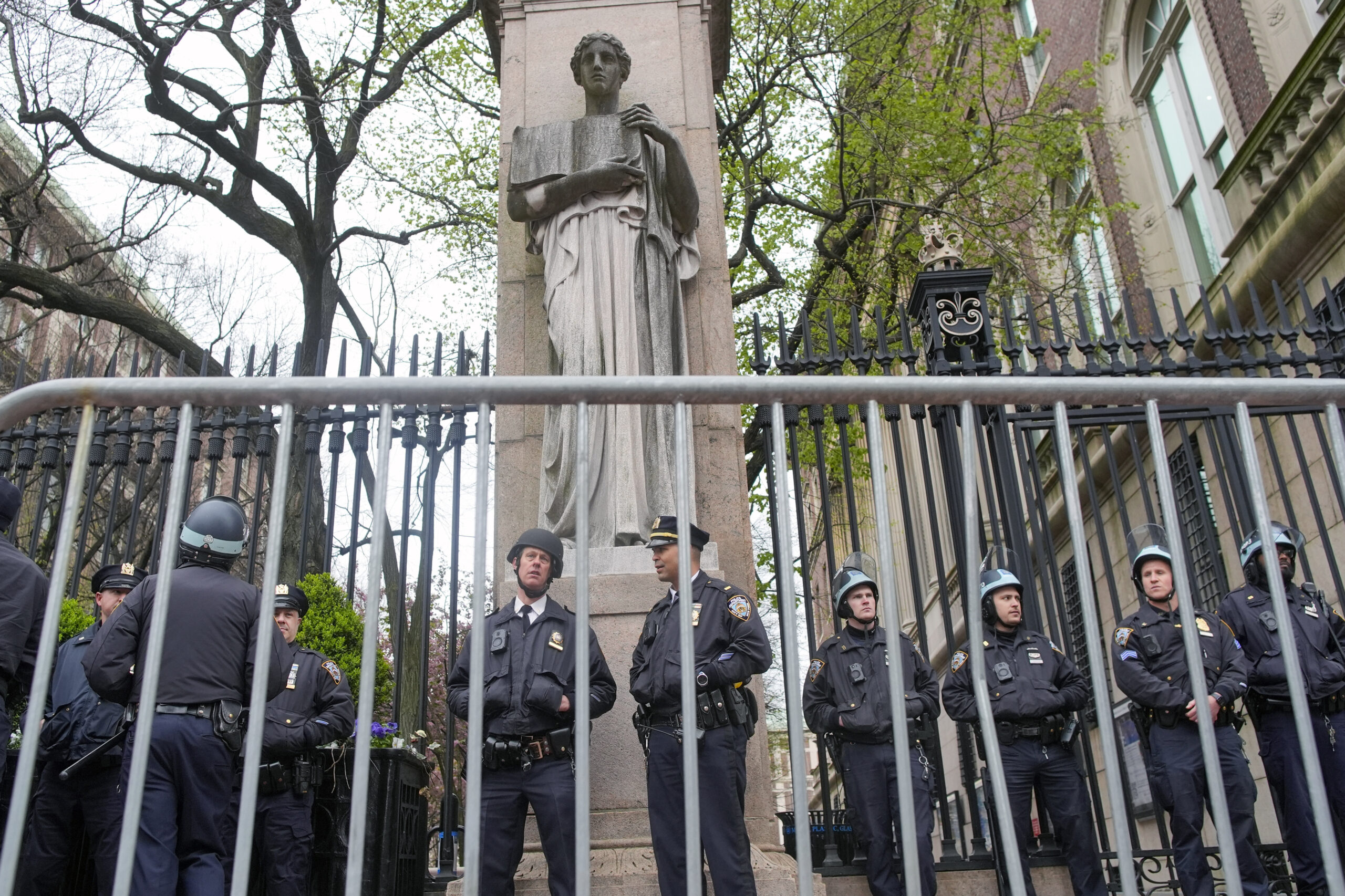 Hawley demands Biden send National Guard to protect Jewish students at colleges