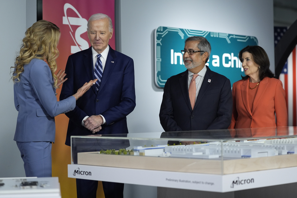 Biden meets with families of slain officers following backlash to Syracuse visit