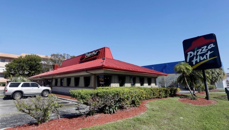 Struggling restaurants announce deals to lure in customers as inflation remains high