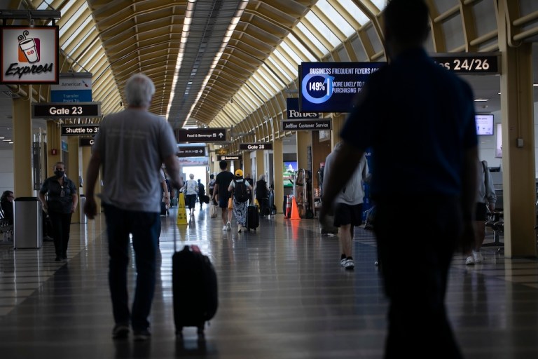 FAA opens investigation after near-collision at Reagan National Airport