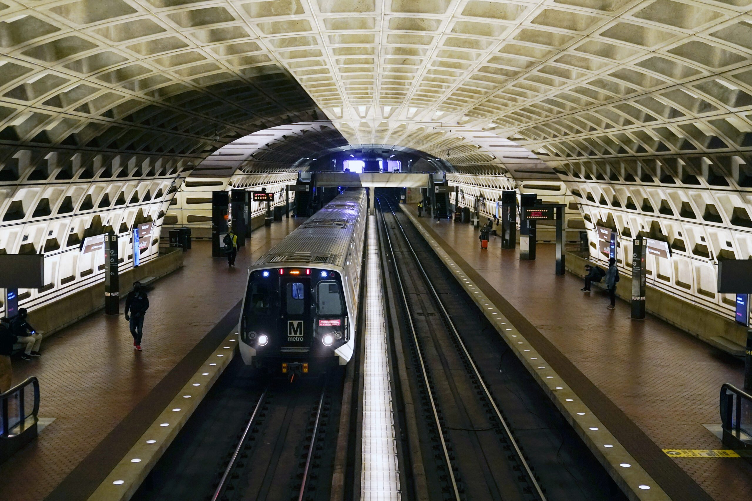 DC Metro ignored safety guidelines and deployed faulty cars, audit finds
