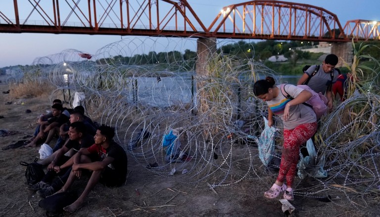 Arizona House closes gallery for vote on border measure