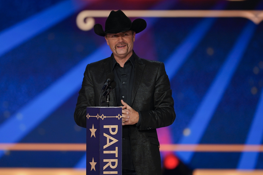 John Rich commits to perform at UNC fraternity that protected American flag