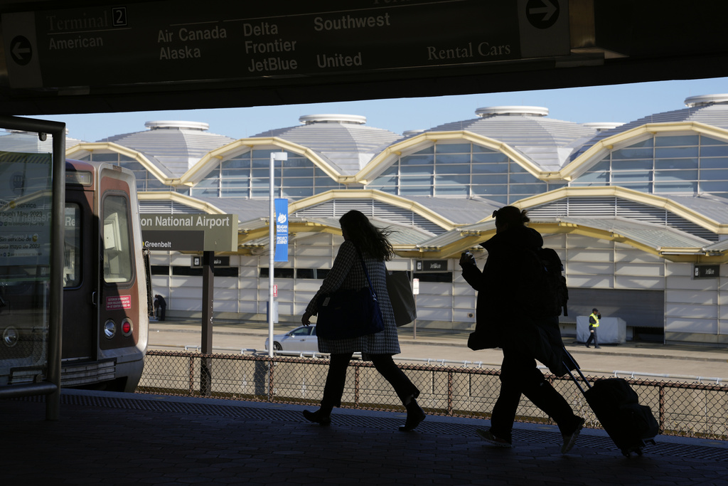 Senate leaders race to pass FAA bill, while House passes short-term extension